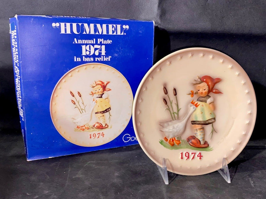 M.J. Hummel Annual 1974 In Bas Relief Collectible Plate In Original Box