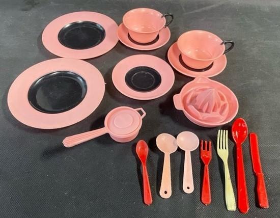 Retro Mid Century Child's Pink Plastic Kitchenware Baner Play Set