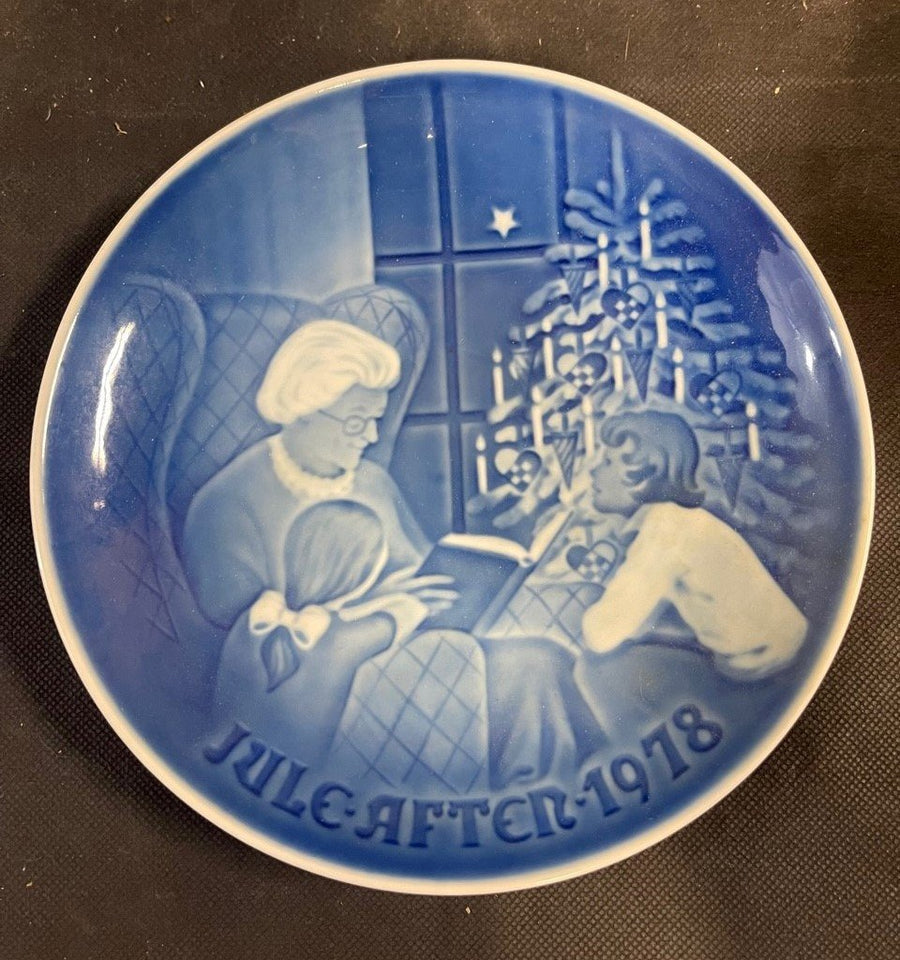 Vintage Bing and Grondahl 1978 A Christmas Tale Porcelain Plate