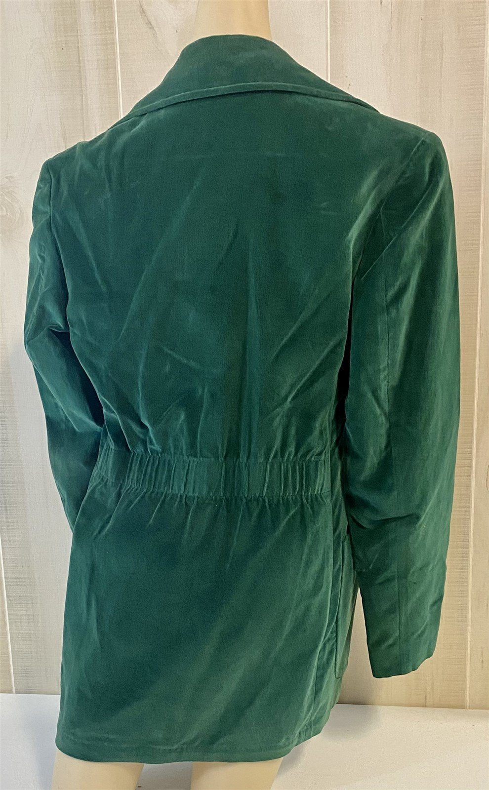 Vintage 1970s Dark Green Velveteen Shirred Back 2 Button Closure Jacket