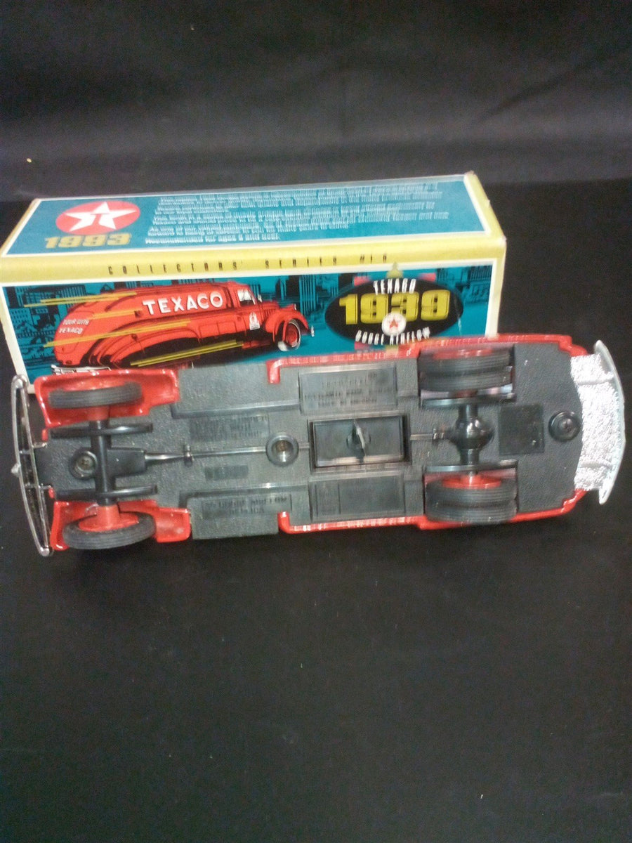 Texaco 1939 Dodge Airflow Replica With Locking Coin Bank