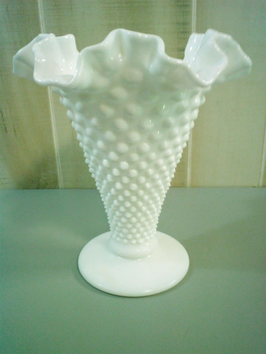 Milkglass Fluted Vase With Ruffles Hobnail
