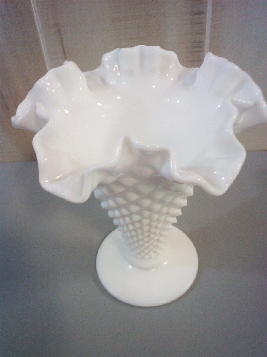 Milkglass Fluted Vase With Ruffles Hobnail