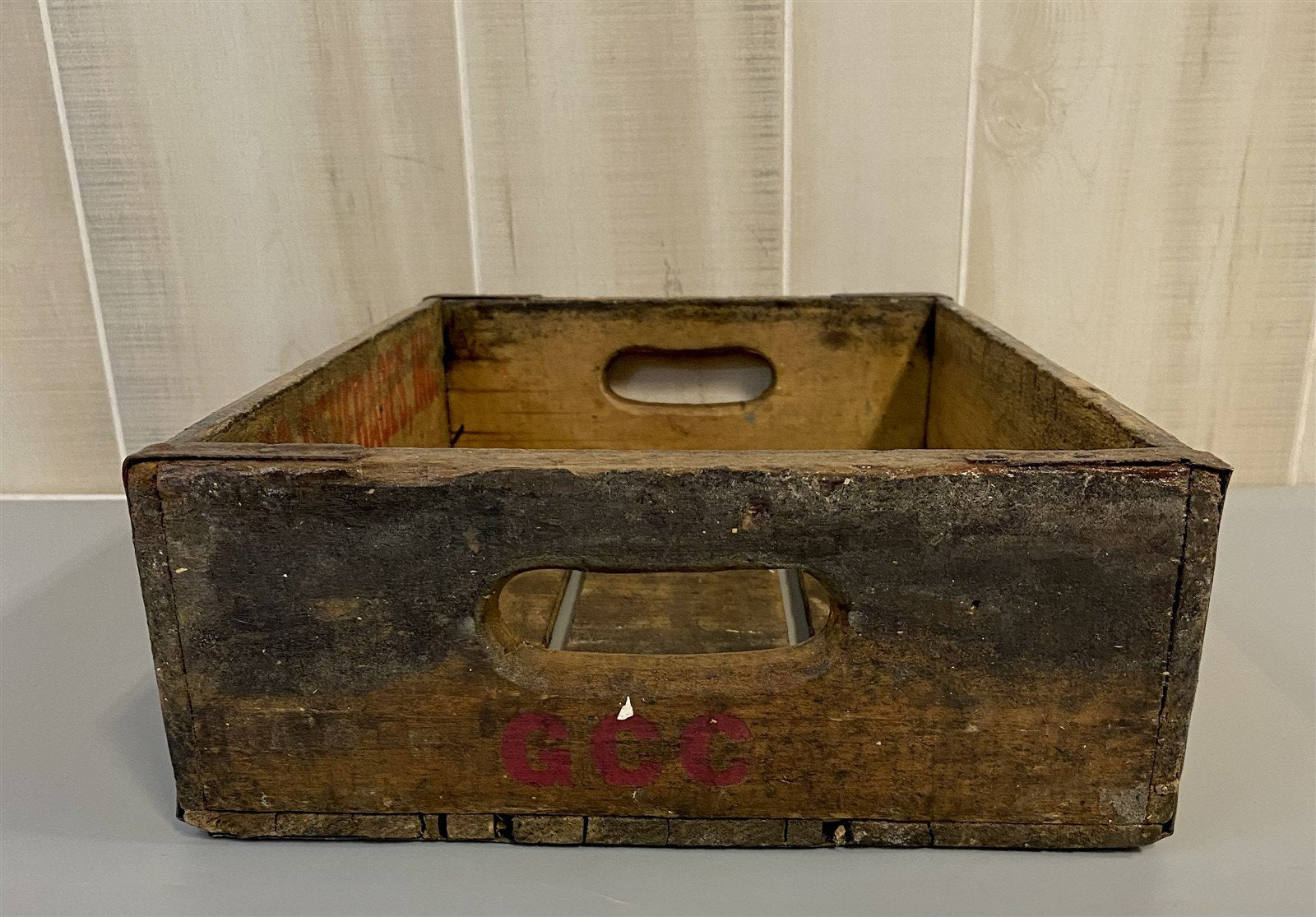 Rustic Primitive Vintage GCC Beverages Inc Wooden Metal Corner Short Soda Crate