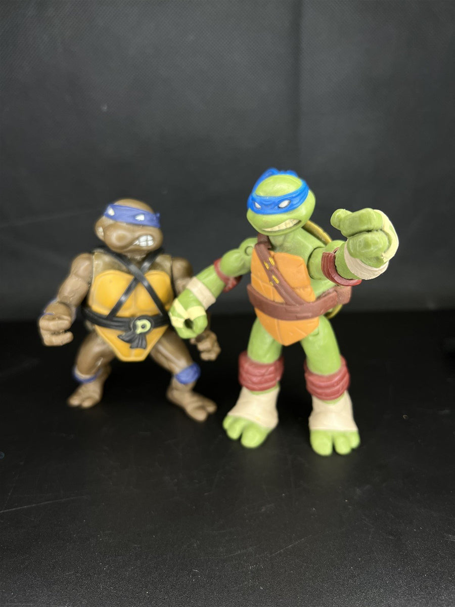 Teenage Mutant Ninja Turtles Set of Two Leonardo Action Figures 2012 2013 Viacom