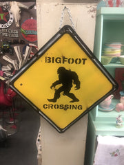 Metal Big Foot Crossing Sign