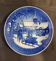 Vintage Bing and Grondahl 1992 The Pastors Christmas Blue and White Plate