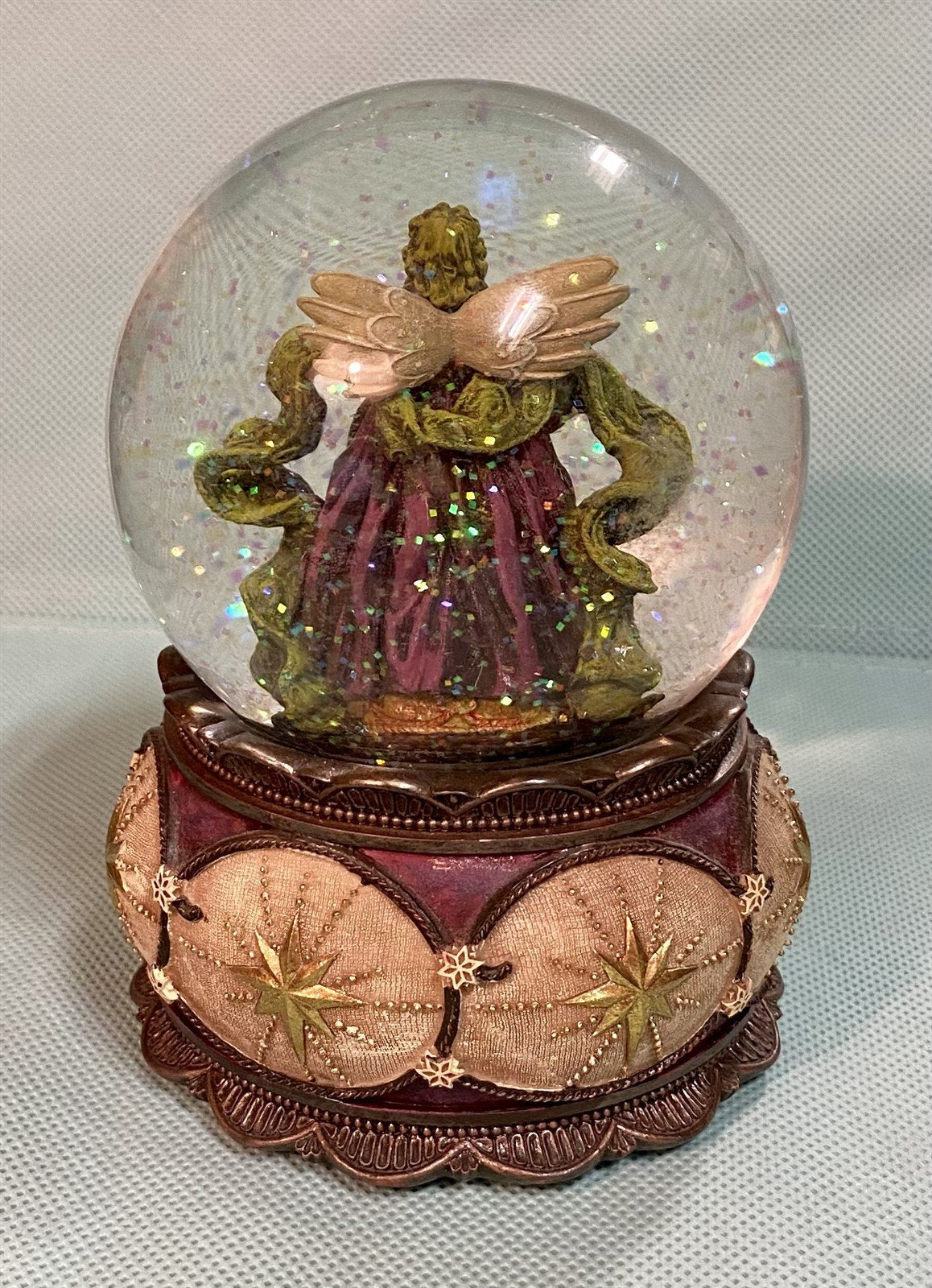 Wind-up Musical Iridescent Glitter Snow Globe Plays Hark the Herald Angels Sing
